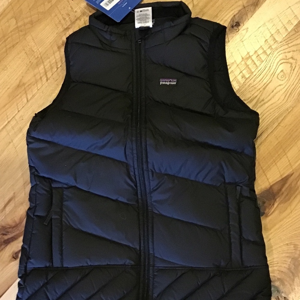NWT Patagonia girls down Vest lg black